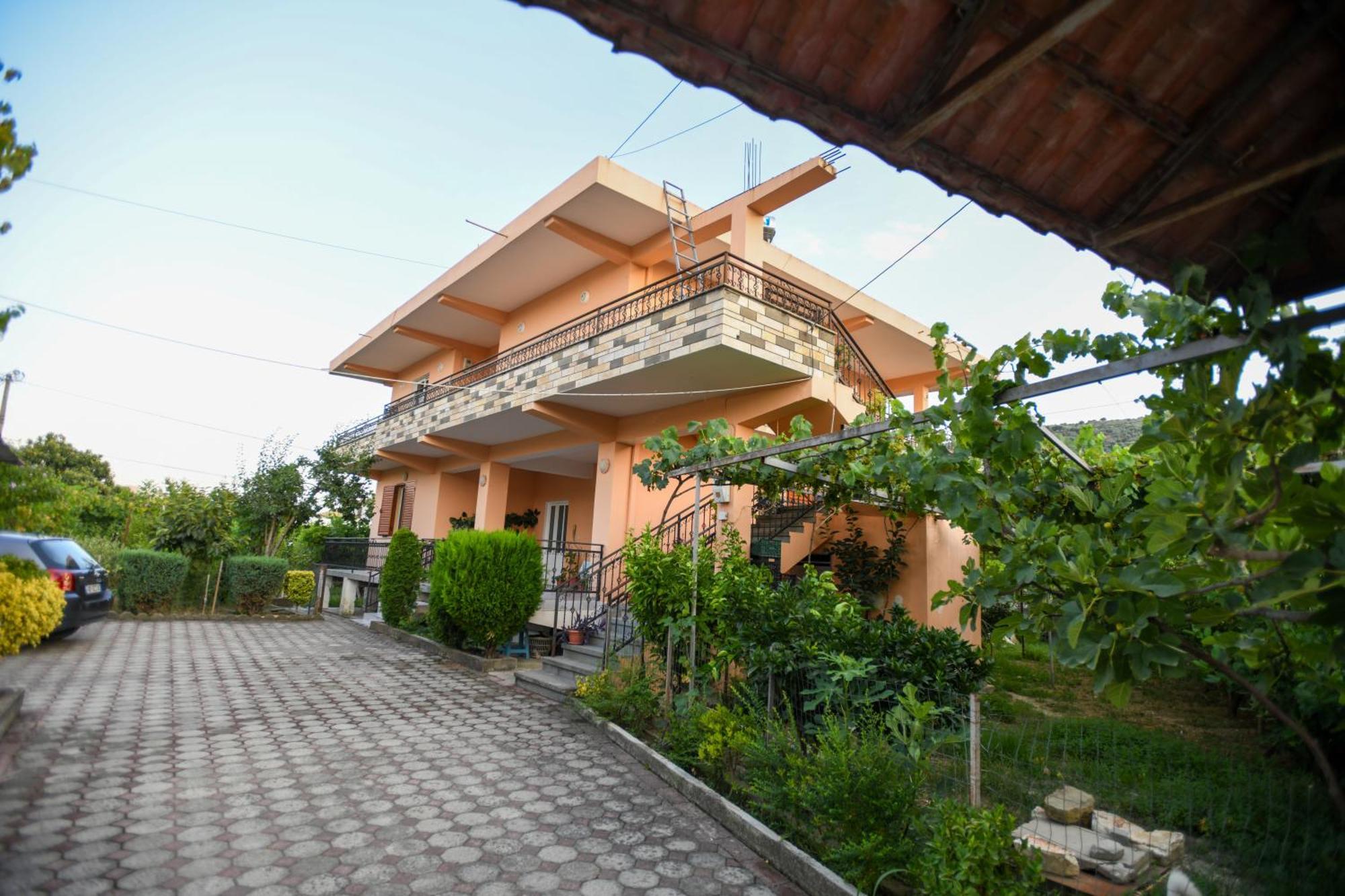 Apartment Darlin Berat Luaran gambar