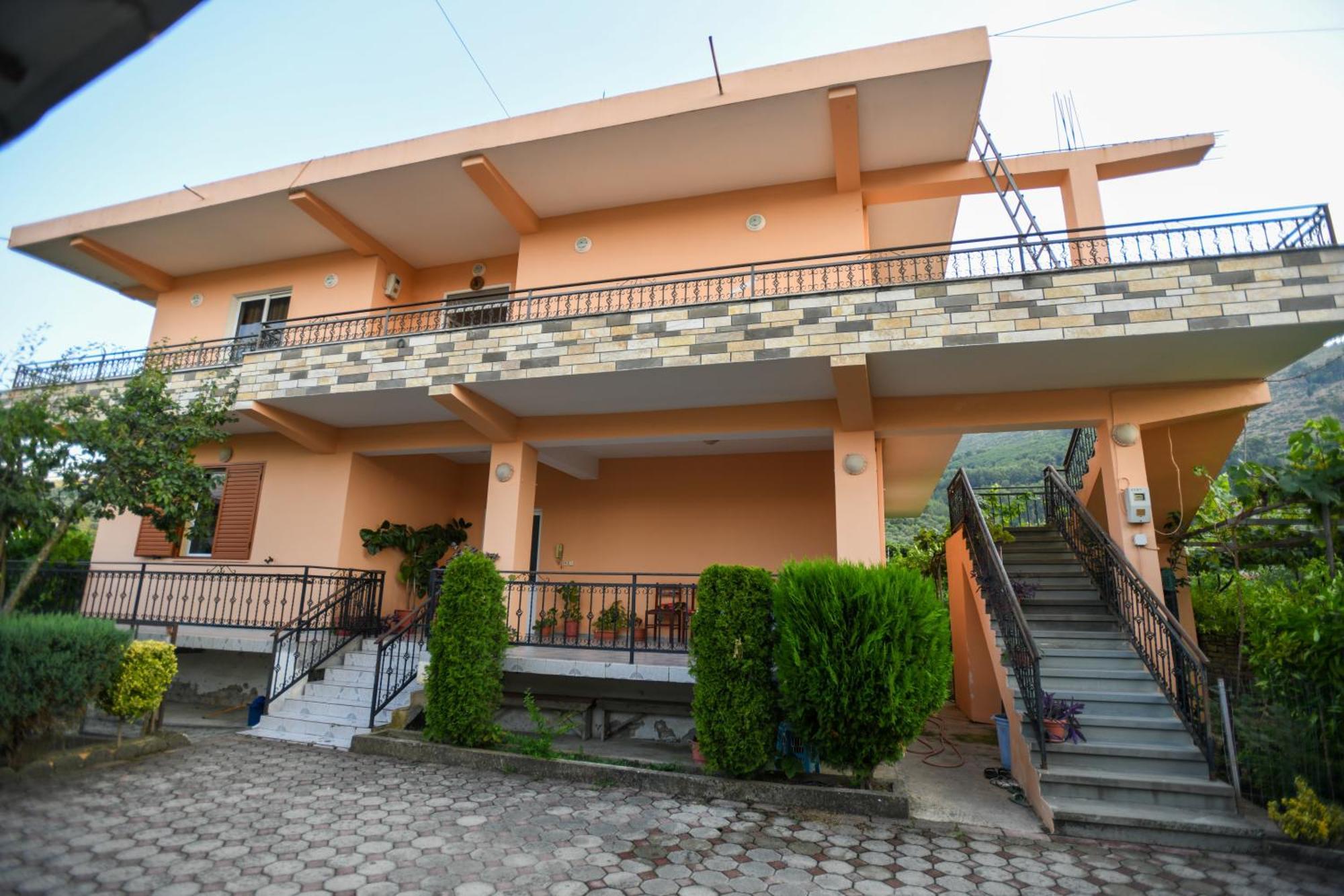 Apartment Darlin Berat Luaran gambar